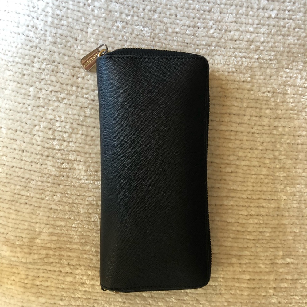 Michael Kors Jet Set Travel Wallet - Picture 2 of 5
